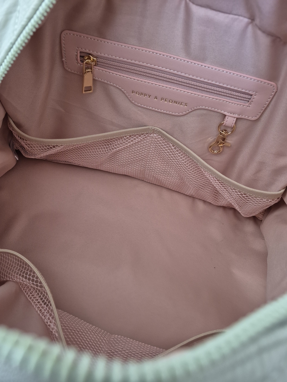 Poppy & Peonies Quilted Voyager bag in Mint Color - Picture 8 of 10